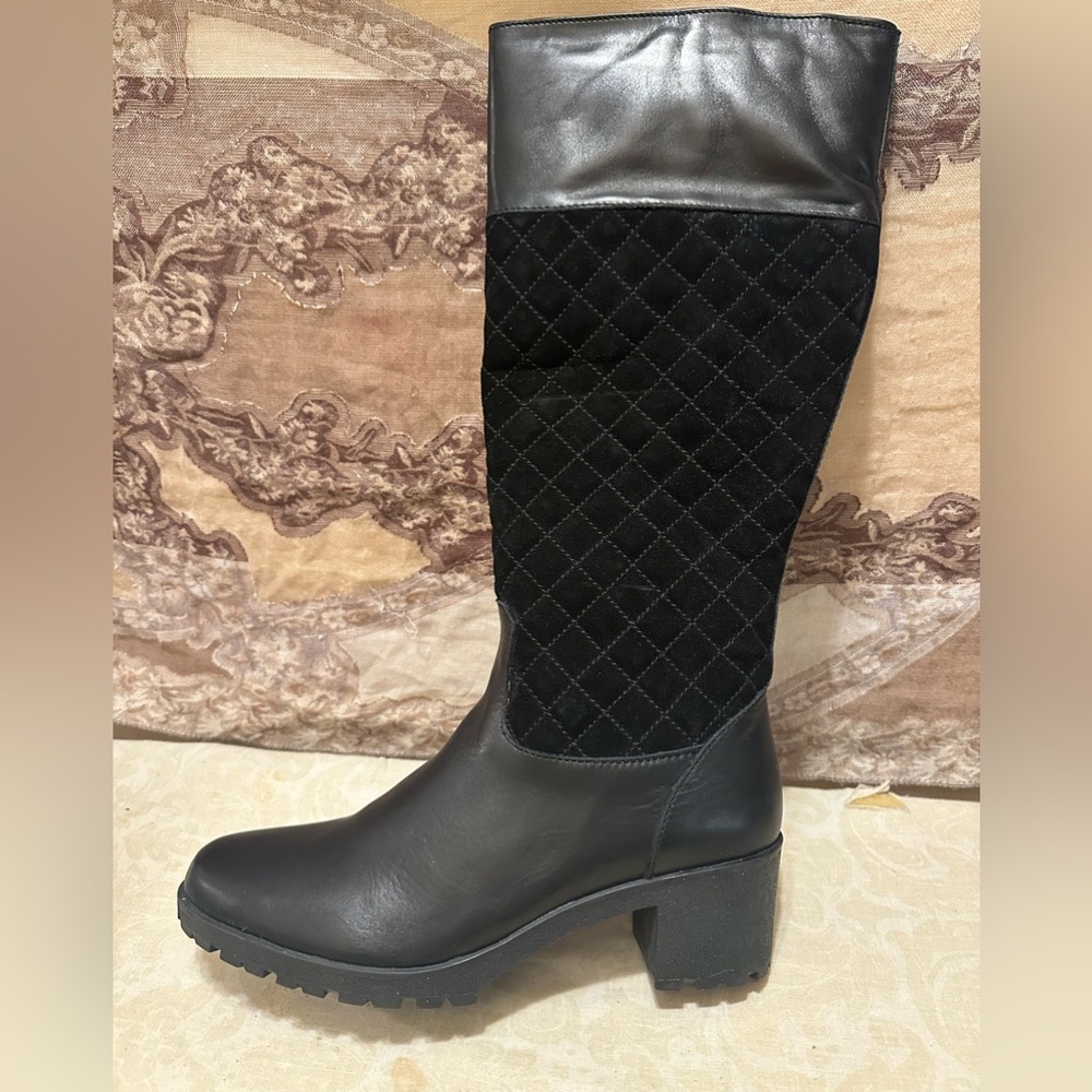 Cute black block heel boot made by the FLEXX